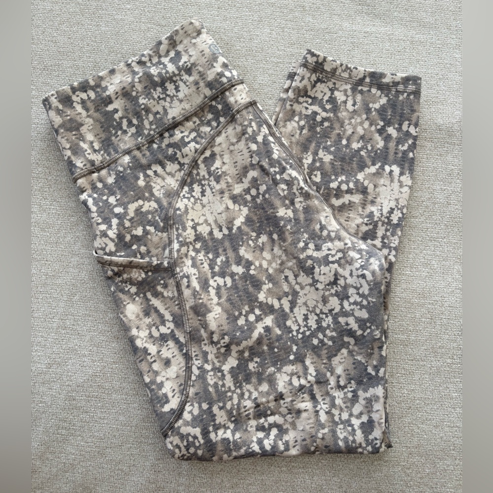 Women’s Lululemon Invigorate High-Rise Crop 23” Size 10 Gritstone White Opal